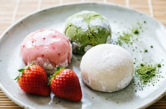 Домашние моти: японский десерт с клубникой и матча